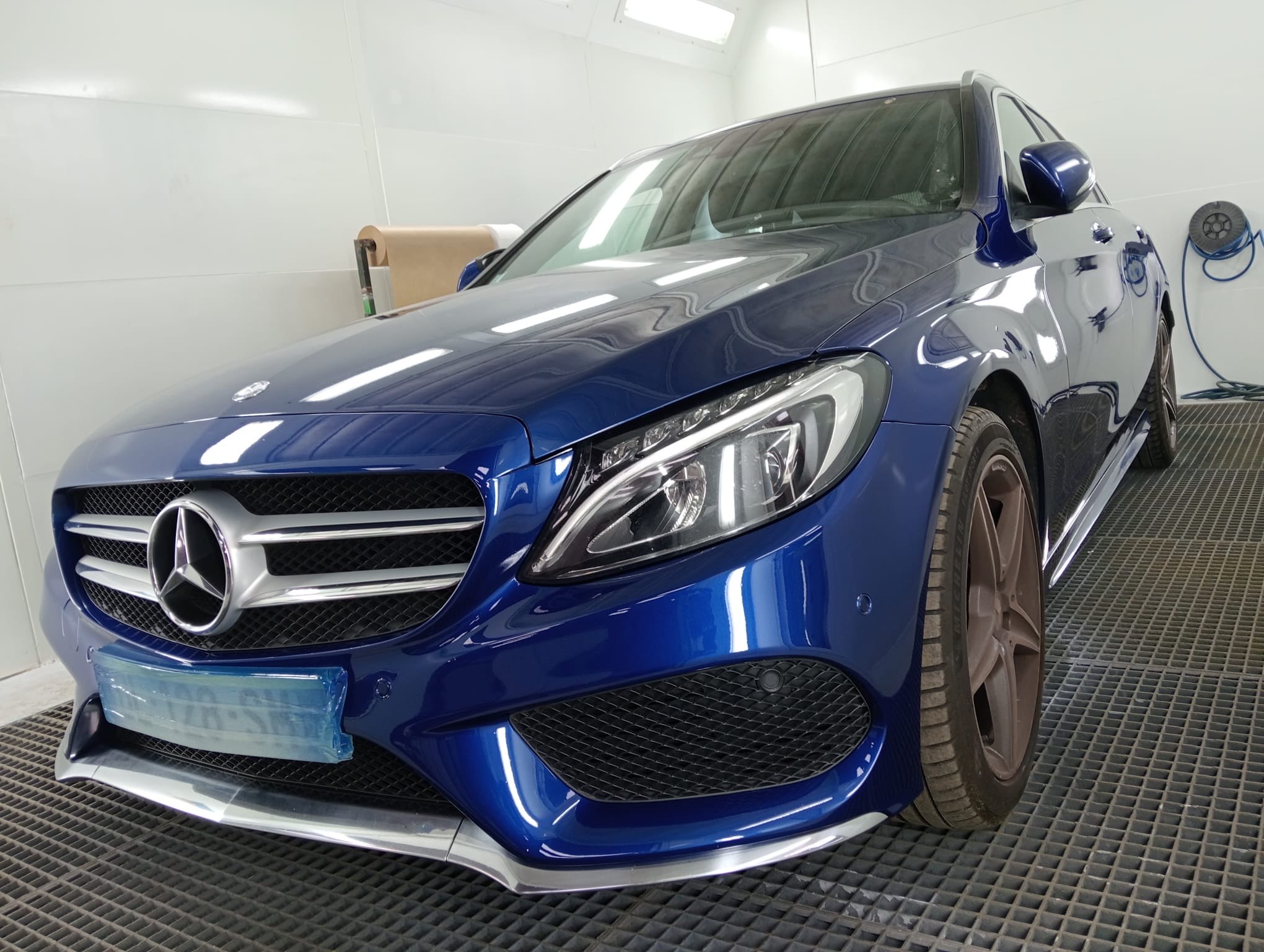 Mercedes rénovée dans l’atelier Carrosserie KTM